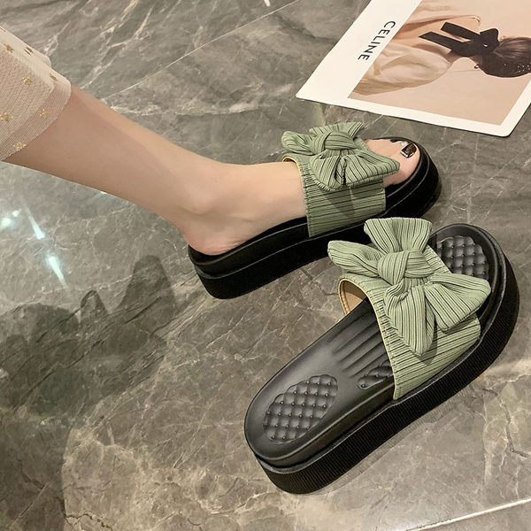 Γυναικείες παντόφλες με ψηλή πλατφόρμα 4,5 εκ. και κορδέλα