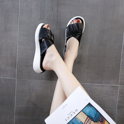 Νέο μοντέλο γυναικείες παντόφλες με επίπεδη σόλα