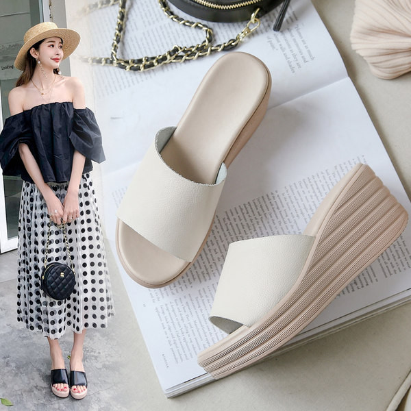 Γυναικείες παντόφλες με ψηλή πλατφόρμα 6,5cm κλασικό μοντέλο