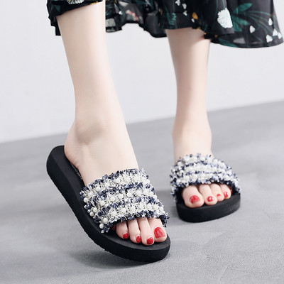 Ženske papuče s tekstilnim remenom i ukrasnim perlicama