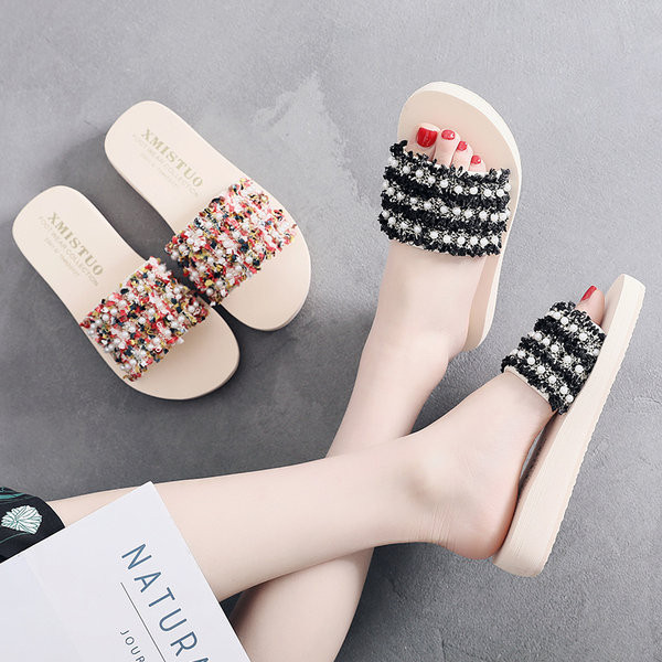 Ženske papuče s tekstilnim remenom i ukrasnim perlicama