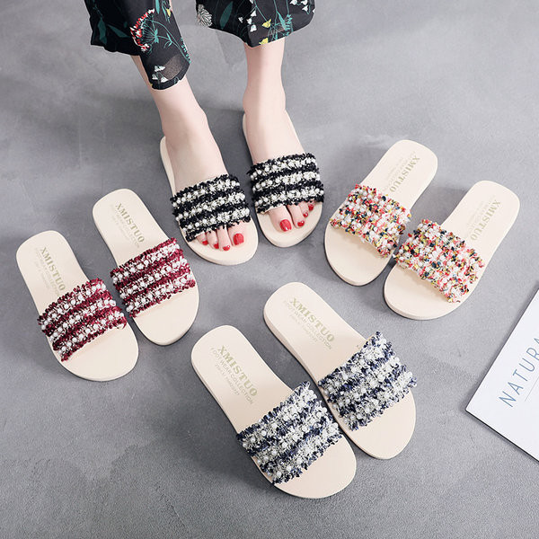 Ženske papuče s tekstilnim remenom i ukrasnim perlicama