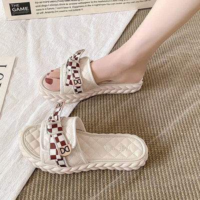 Kožne papuče s ravnim potplatom pogodne za svakodnevni život