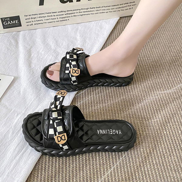 Kožne papuče s ravnim potplatom pogodne za svakodnevni život