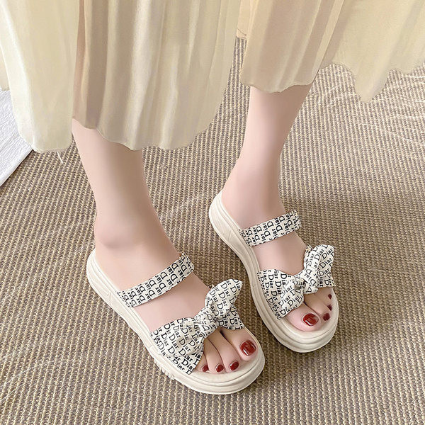 Γυναικείες παντόφλες με πλατφόρμα και υφασμάτινα λουράκια