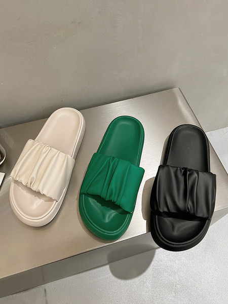 Ženske papuče sa skupljenim efektom