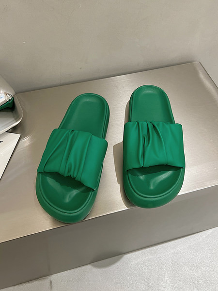 Ženske papuče sa skupljenim efektom