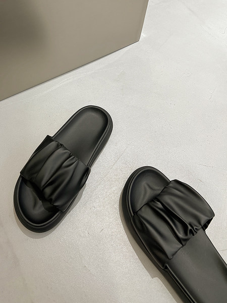 Ženske papuče sa skupljenim efektom