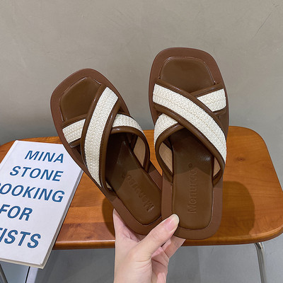 Γυναικείες casual παντόφλες χιαστί με λουράκι