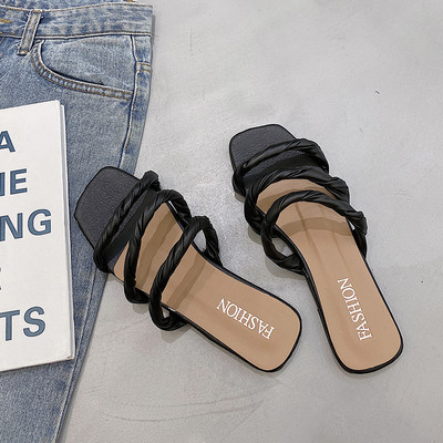 Ploché štvorcové kožené papuče