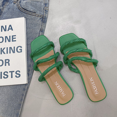 Ploché štvorcové kožené papuče