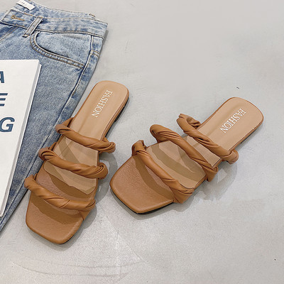 Ploché štvorcové kožené papuče