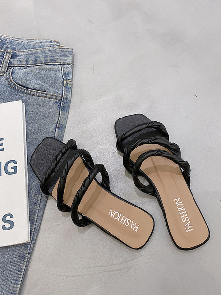 Plokščios kvadratinės odinės šlepetės