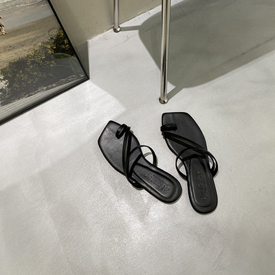 Ležerne niske papuče s tankim remenčićima od eko kože