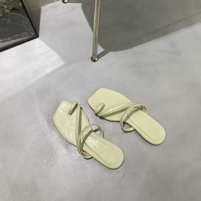 Ležerne niske papuče s tankim remenčićima od eko kože