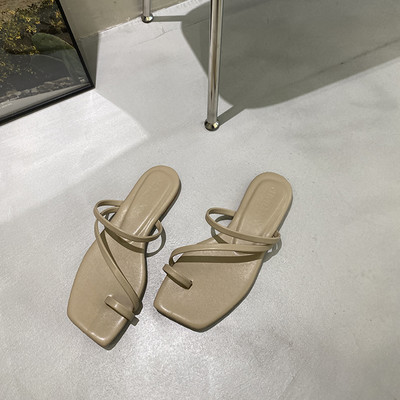 Ležerne niske papuče s tankim remenčićima od eko kože