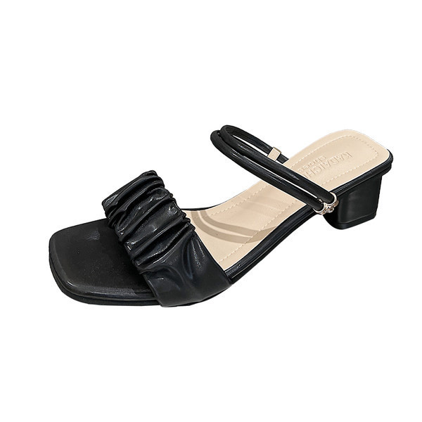 Moteriškos modernios odinės šlepetės su kvadratiniu kulnu 2cm