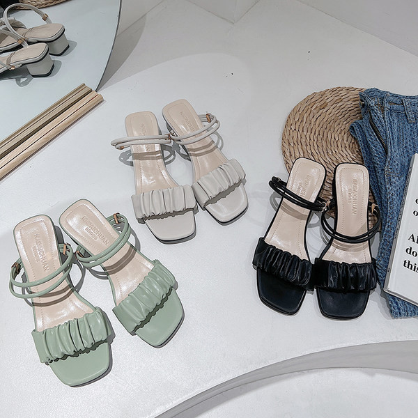 Moteriškos modernios odinės šlepetės su kvadratiniu kulnu 2cm