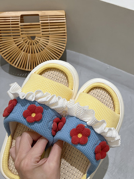 Ženske tekstilne papuče u više boja