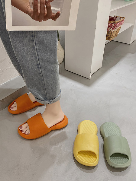 Γυναικείες καλοκαιρινές παντόφλες σε τρία χρώματα