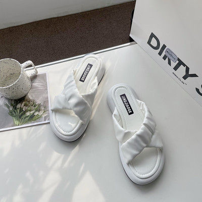 Moteriškos šlepetės iš eko odos plokščiu padu, tinkamos kasdieniam gyvenimui