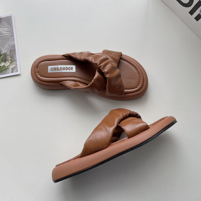 Moteriškos šlepetės iš eko odos plokščiu padu, tinkamos kasdieniam gyvenimui