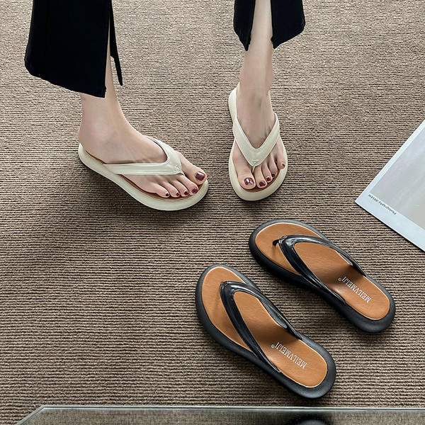 Ženske papuče s kožnim remenima za prste