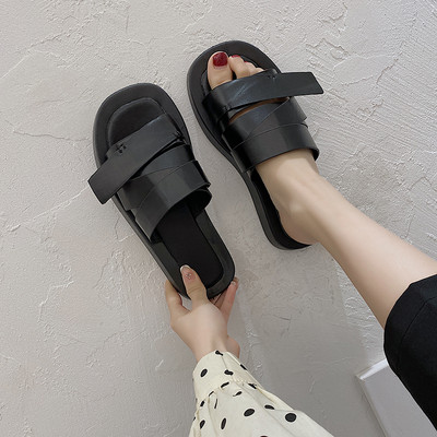 Γυναικείες έκο δερμάτινες παντόφλες κατάλληλες για την καθημερινότητα