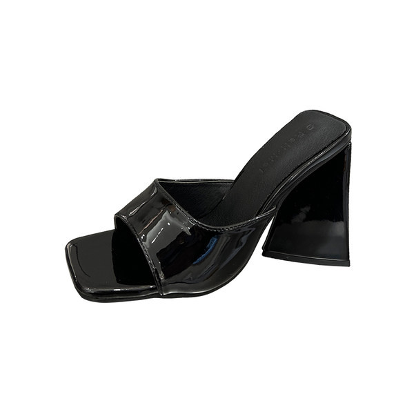 Γυναικείες κομψές παντόφλες με τακούνι