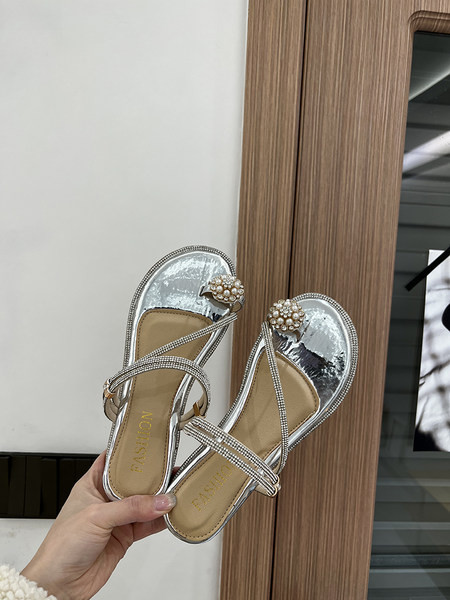 Moderne ženske papuče s kamenčićima