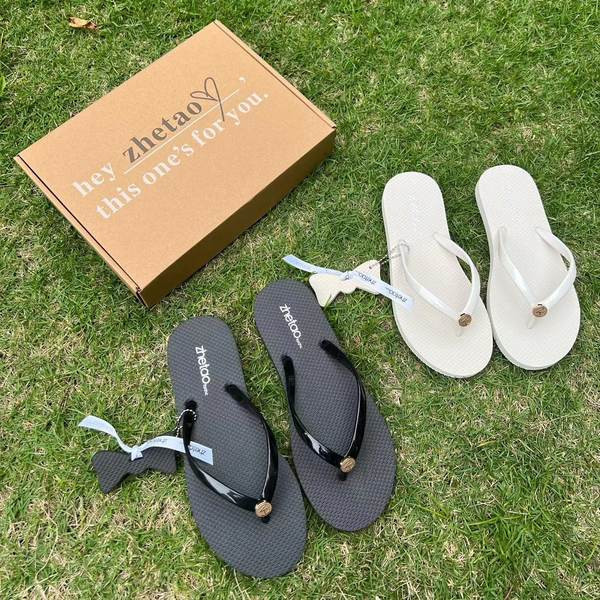 Ženske japanke između prstiju s ravnim potplatom