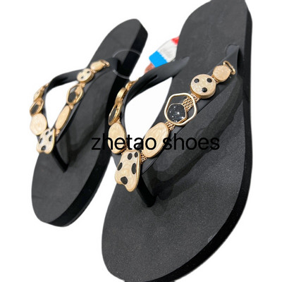 Γυναικείες σαγιονάρες με πολύχρωμη διακόσμηση