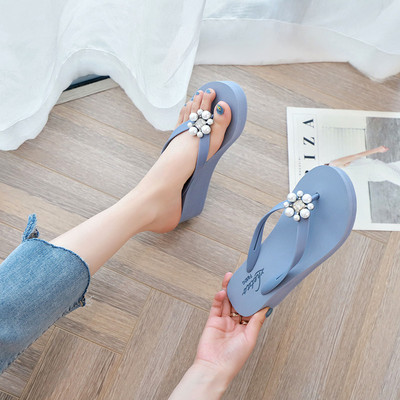 Ženske papuče između prstiju s ukrasima od bisera i kamenčića