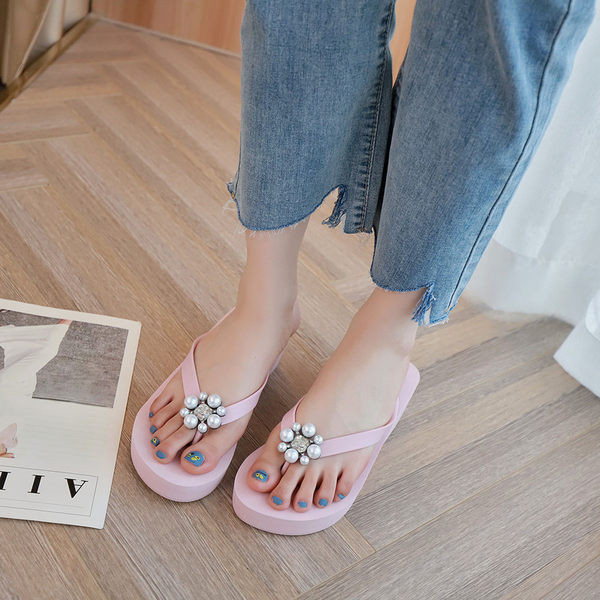 Ženske papuče između prstiju s ukrasima od bisera i kamenčića