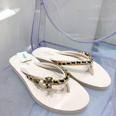 Σαγιονάρες παραλίας με μεταλλική διακόσμηση