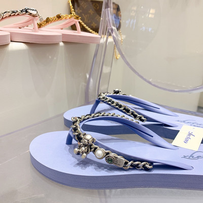 Σαγιονάρες παραλίας με μεταλλική διακόσμηση