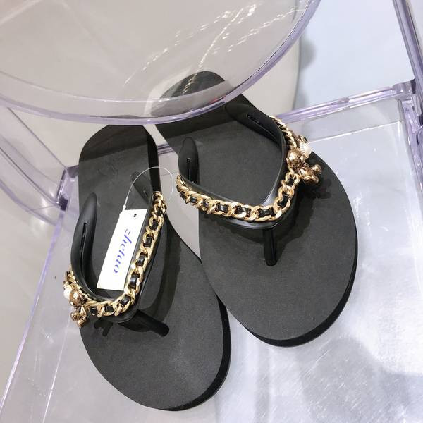 Σαγιονάρες παραλίας με μεταλλική διακόσμηση