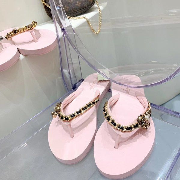 Σαγιονάρες παραλίας με μεταλλική διακόσμηση