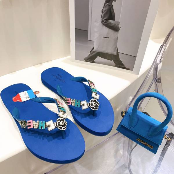 Moteriškos šlepetės su spalvinga dekoracija