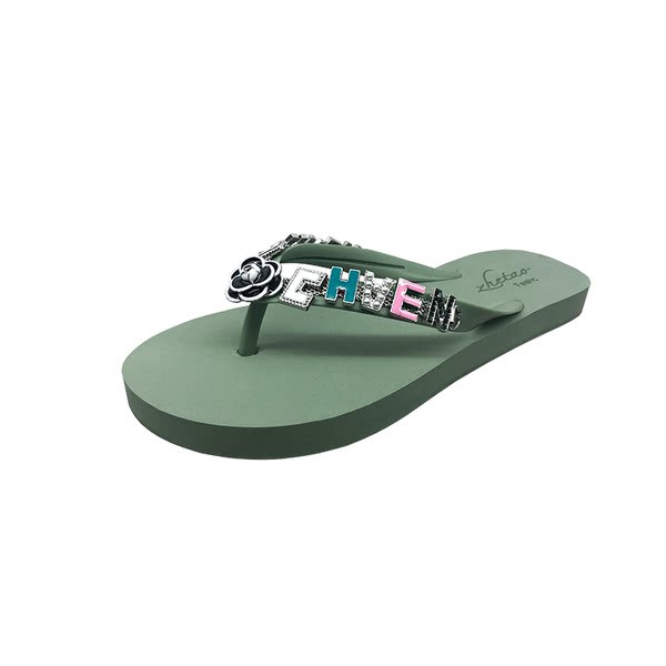 Moteriškos šlepetės su spalvinga dekoracija