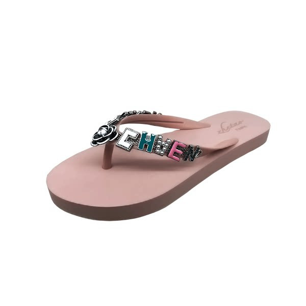 Moteriškos šlepetės su spalvinga dekoracija