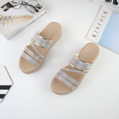 Ženske papuče na platformu sa sjajnim efektom