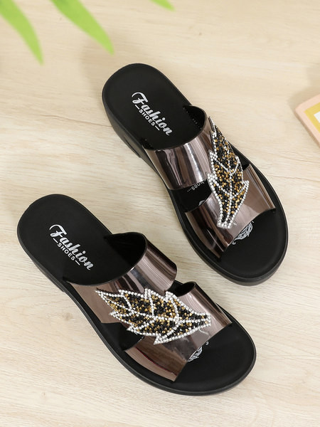 Γυναικείες παντόφλες με λαμπερό αποτέλεσμα