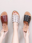 Γυναικείες φλοράλ έκο δερμάτινες παντόφλες με επίπεδη σόλα