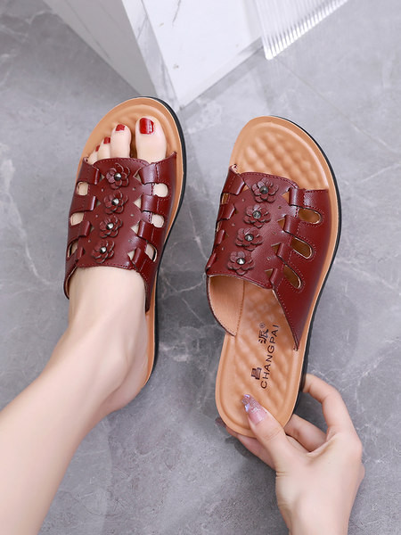 Γυναικείες φλοράλ έκο δερμάτινες παντόφλες με επίπεδη σόλα