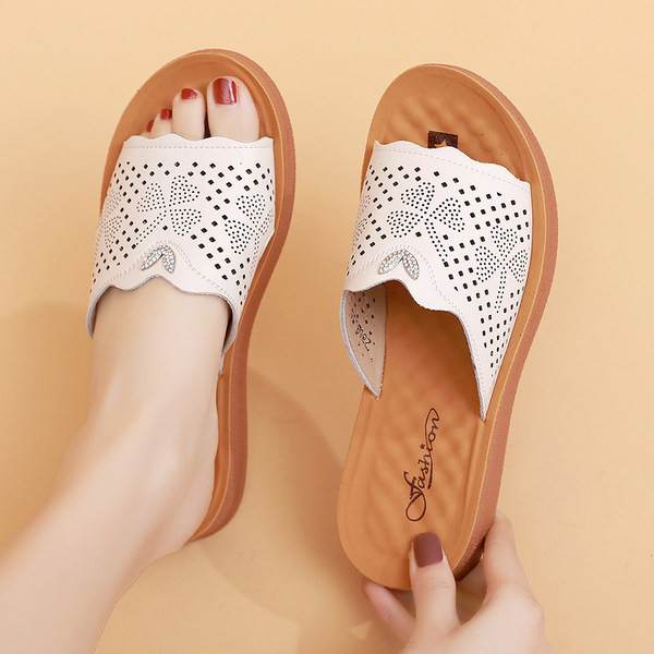 Novi model ženskih papuča od umjetne kože - crna i bijela boja