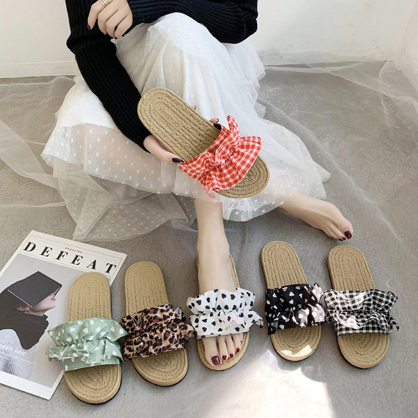 Γυναικείες casual παντόφλες με υφασμάτινες μαζεμένα λουράκια