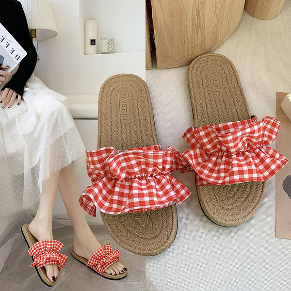 Γυναικείες casual παντόφλες με υφασμάτινες μαζεμένα λουράκια