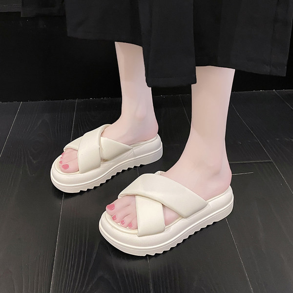 Γυναικείες casual παντόφλες με χιαστί τιράντες σε τρία χρώματα