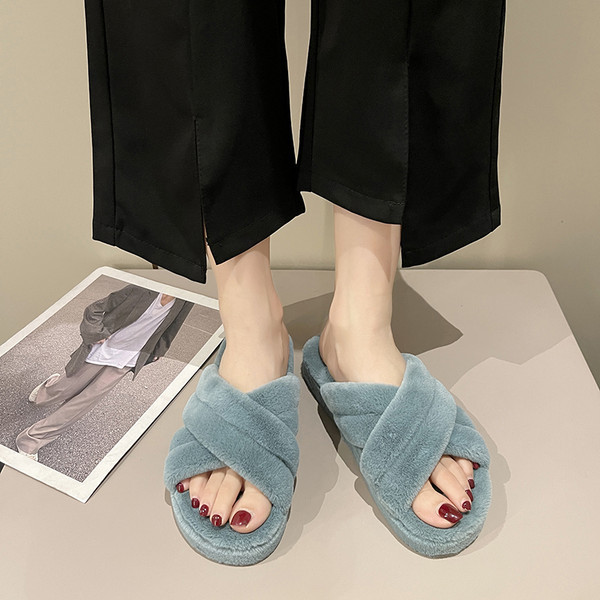 Ženske lepršave papuče s križnim naramenicama